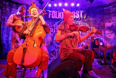 Folkherbst in Plauen: Auf Troll-Party folgt Altenheimspiel - Trolska Polska in der Malzhaus-Kellerbühne. Foto: Thomas Voigt