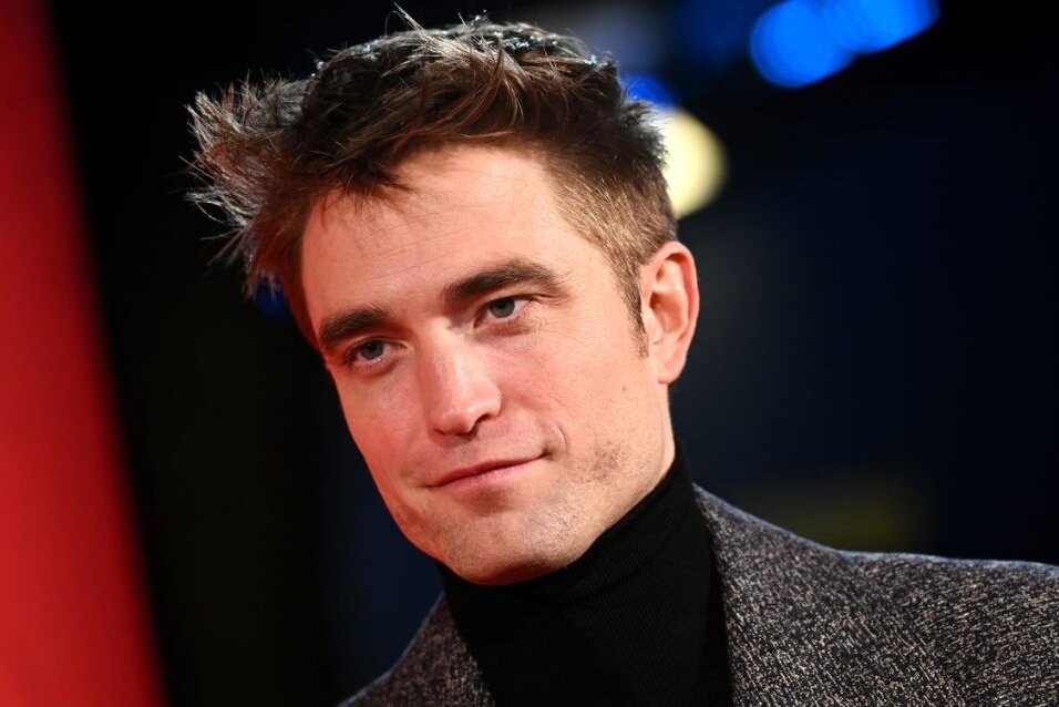 Er darf noch mal ran: Robert Pattinson wird auch in der Fortsetzung von "The Batman" in die Rolle des Titelhelden schlüpfen.