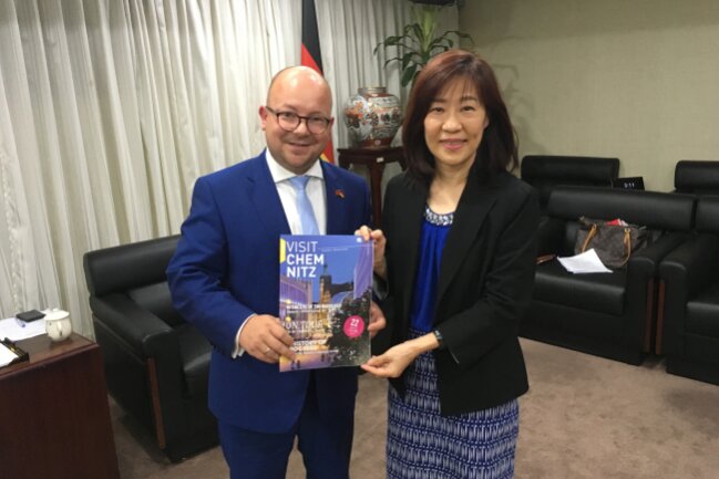 Frank Müller-Rosentritt mit Taiwans Generalsekretaerin des Außenhandelsministers.