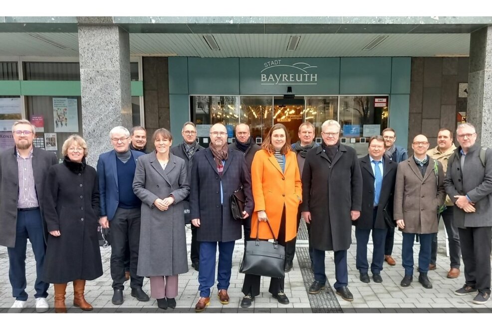 Die Stadtoberhäupter des Sächsisch-Bayerischen Städtenetzes trafen sich zu einer Konferenz in Bayreuth. Foto: Logistikagentur Oberfranken e.V.