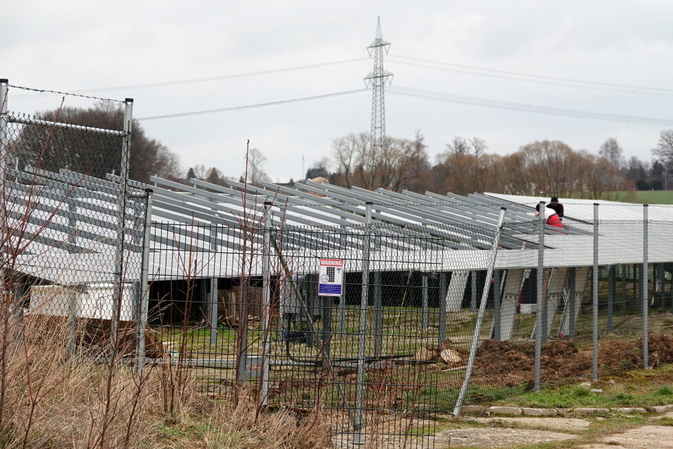 Frankenberg: Diebe entwenden 120 Solarmodule aus Solarpark - Unbekannte verschafften sich unerlaubt Zutritt zu einem Solarpark und entwendeten Solarmodule.