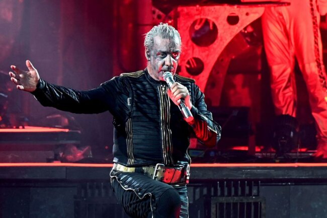 Frauen als "F*ckobjekte" ausgesucht - Influencerin erhebt Vorwürfe gegen Till Lindemann - Till Lindemann während eines Konzerts.