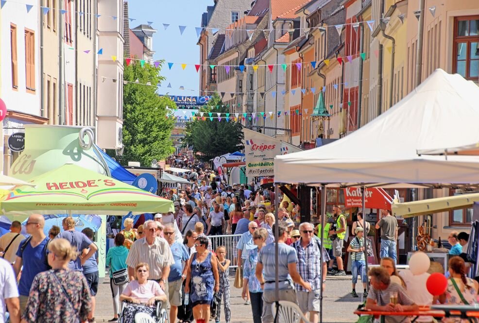 Beim Bergstadtfest wird es auf Freibergs Straßen und Plätzen wieder so bunt zugehen wie 2012, wie es auf dem Bild zu seheh ist. Foto: Wieland Josch/Archiv