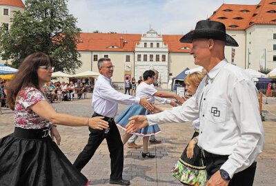Freiberger Bergstadtsommer geht zu Ende - Die Silver Miners begeisterten auf der BLICK-Bühne vor Schloss Freudenstein mit Square Dance. Foto: Wieland Josch