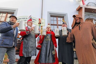 Freiberger Narren holen sich Rathausschlüssel - Anstoß auf eine hoffentlich bessere und fröhlichere Karnevalssaison 2021/22. Foto: Wieland Josch