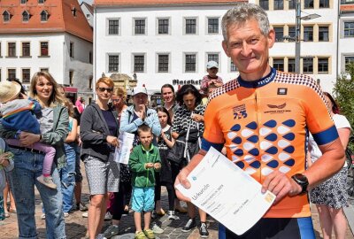 Freiberger umrunden drei Mal den Äquator - Siegerehrung zum Bergstadtfest im Wettbewerb Stadtradeln: Das ist Mike La Dous, der Sieger in der Kategorie Bester Radler mit den meisten Kilometern: über 1.600 hat er geschafft. Foto: Christof Heyden