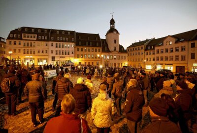 "Freie Sachsen" riefen zu Demonstration in Glauchau zusammen - An der Demonstration nahmen ungefähr 150 Teilnehmer teil. Foto: Andreas Kretschel