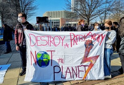 "Fridays for Future" ruft zum Klimastreik auf - Die Menschen demonstrieren für den Klimaschutz und die globale Gerechtigkeit. Foto: Harry Härtel