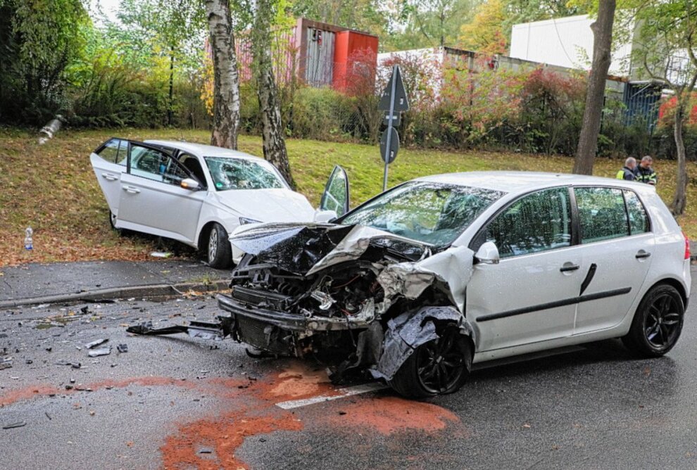 Frontalcrash in Chemnitz: Zwei Schwerverletzte - In Chemnitz ereignete sich ein Unfall. Foto: Jan Haertel/ChemPic