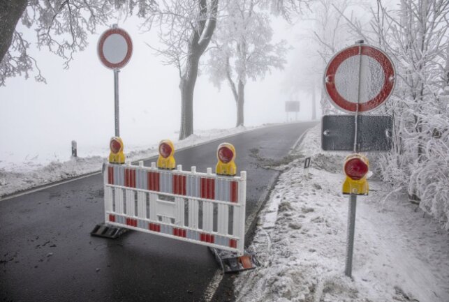 Frostbruch sorgt für zahlreiche Straßensperrungen - Straßen werden aufgrund des Frostbruches zahlreich gesperrt. Foto: Bernd März