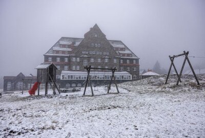 Frühling, wo bleibst du? Erneuter Schneefall im Erzgebirge - Frühlingskatastrophe in Deutschland. Foto: Bernd März