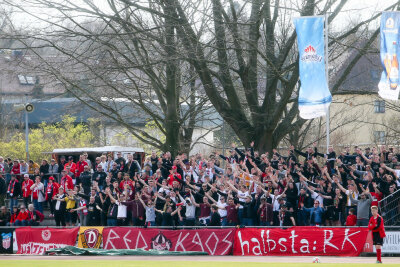 FSV siegt im Sachsenpokal-Achtelfinale souverän mit 5:0 - Die Fans des FSV Zwickau.