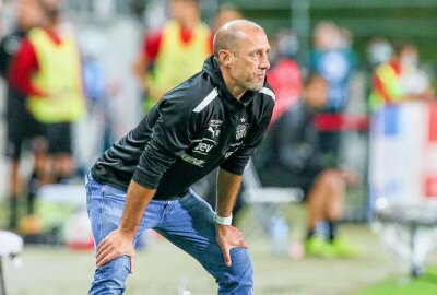 FSV Zwickau auch am 8. Spieltag weiter ohne Sieg - Trainer Joe Enochs (Zwickau). Foto: Gabor Krieg