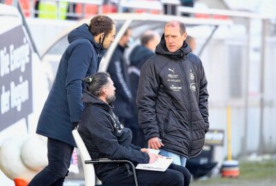 FSV Zwickau kassiert Niederlage gegen FC Ingolstadt - Die Zwickauer Verantwortlichen waren mit dem Ergebnis nicht zufrieden. Foto: PICTURE POINT/Roger Petzsche