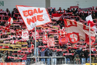 FSV Zwickau: Schwäne erkämpfen Remis gegen SV Waldhof Mannheim - Fans FSV Zwickau. Foto: Gabor Krieg