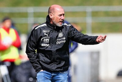 FSV Zwickau: Schwäne erkämpfen Remis gegen SV Waldhof Mannheim - Trainer Joe Enochs (Zwickau). Foto: Gabor Krieg