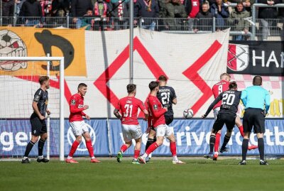 FSV Zwickau: Schwäne erkämpfen Remis gegen SV Waldhof Mannheim - Tor für Mannheim, Adrien Lebeau (20, Mannheim) trifft zum 0:1. Foto: Gabor Krieg