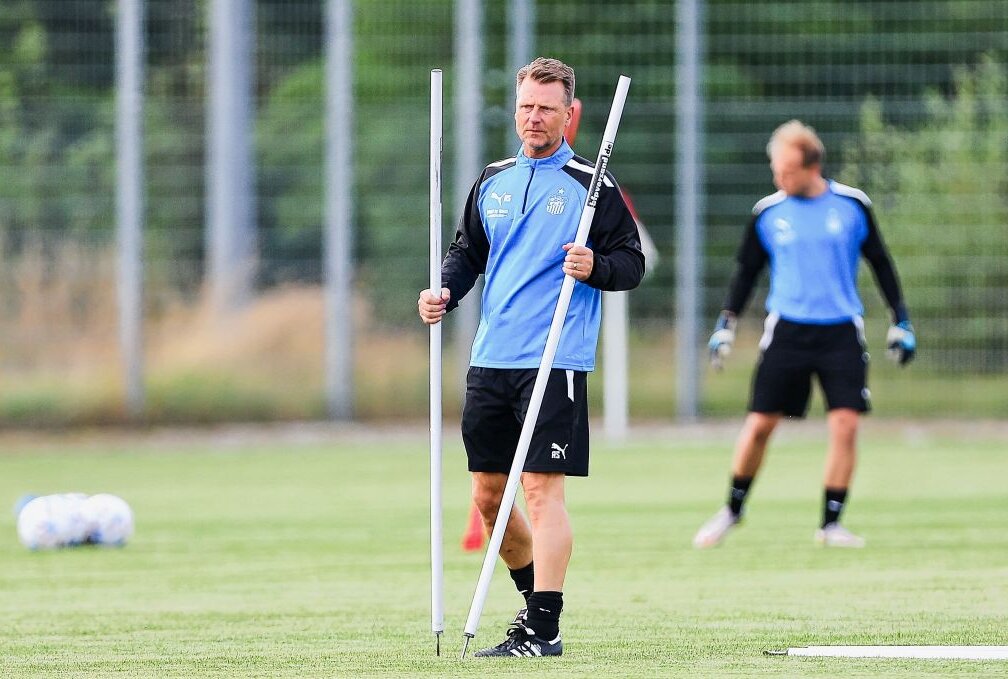 FSV Zwickau spielt gegen den Hamburger SV - Will beim FSV anpacken: Rico Schmitt. Foto: PICTURE POINT/Gabor Krieg