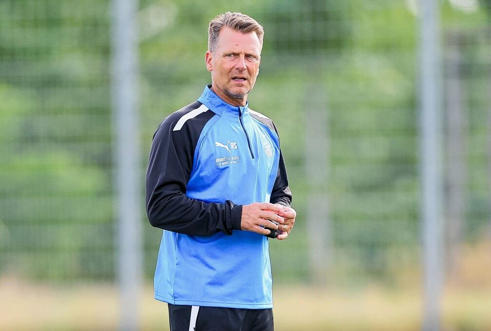 FSV Zwickau verliert zum Saisonstart - FSV-Trainer Rico Schmitt. Foto: Picture Point