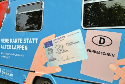 Führerschein-Mobil ist im Landkreis Zwickau auf Achse - Der Führerschein-Tausch ist jetzt auch in der mobilen Umtauschstelle möglich. Foto: Jürgen Sorge