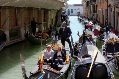 Fünf Euro für Venedig - Chaos zu Beginn - Eine beschauliche Fahrt mit einer Gondel.