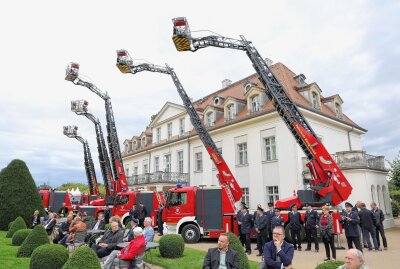 Fünf Städte "drehen auf": Erfolgreiche Sammelbeschaffung neuer Drehleitern für Feuerwehren - Erfolgreiche Sammelbeschaffung neuer Drehleiterfahrzeuge für fünf Städte in Sachsen. Foto: Roland Halkasch