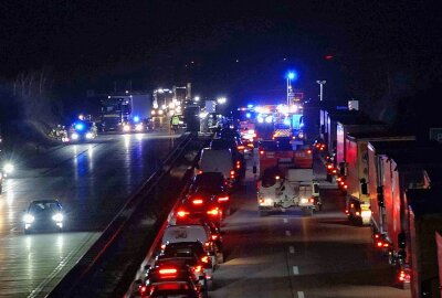 Fünf Verletzte nach Unfall auf Autobahn: Feuerwehr mit Großaufgebot vor Ort - Auf der A38 kam es am Dienstagabend zu einem Unfall mit fünf verletzten Personen, Foto: xcitepress/XCitePress