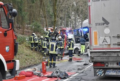 Fünf verletzte Personen nach Frontalcrash auf B101 bei Pockau - Schwerer Verkehrsunfall auf der B 101 zwischen Pockau und Hilmersdorf. (Foto: Blaulicht&Stormchasing)