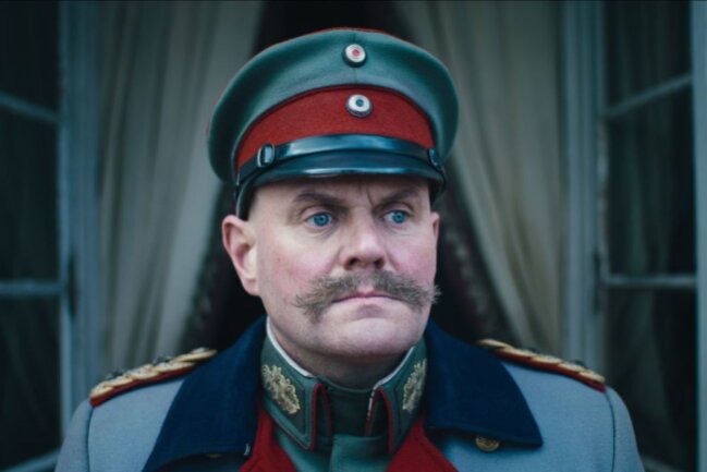Für neun Oscars nominiert: Das muss man über "Im Westen nichts Neues" wissen - Devid Striesow spielt General Friedrich, einen Militär vom alten Schlag.