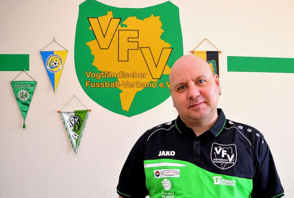 André Rabe ist der Geschäftsführer des Vogtländischen Fußballverbandes in dem 74 Vereine mit über 10.000 Mitgliedern organisiert sind. Foto: Karsten Repert