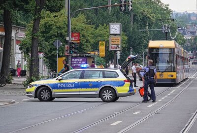 Fußgänger in Dresden angefahren: 63-Jähriger schwer verletzt - Heute kollidierte ein PKW mit einem Fußgänger. Foto: Roland Halkasch