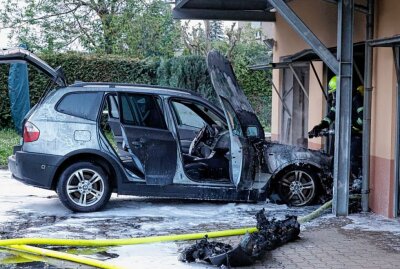Gasbetriebenes Auto verursacht Garagenbrand - Ein gasbetriebenes Auto verursachte in Chemnitz einen Garagenbrand. Foto: Harry Härtel