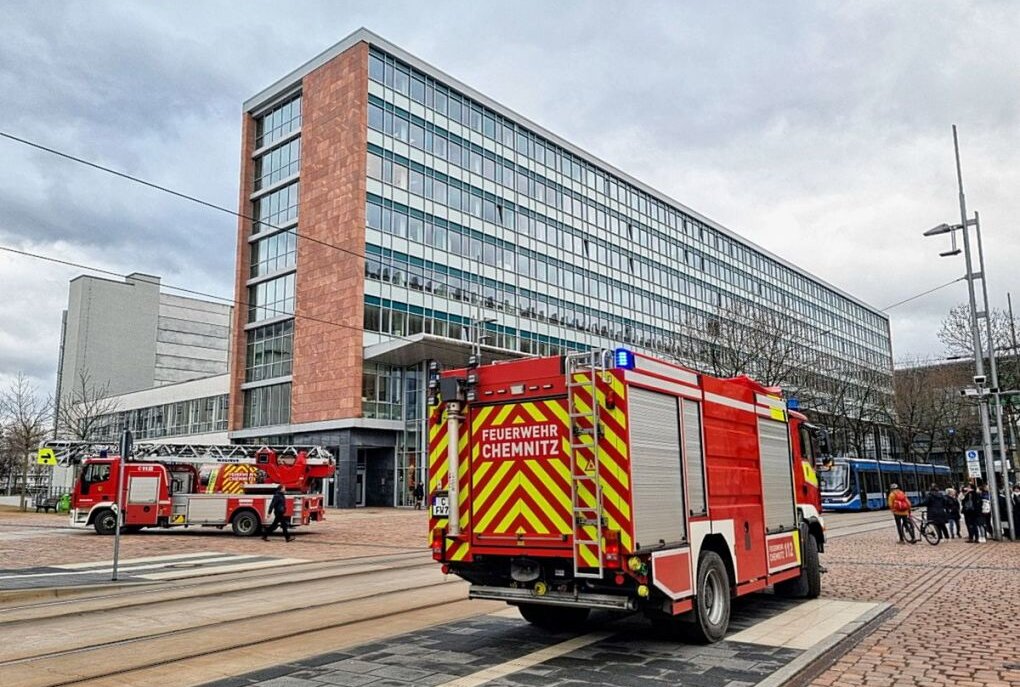 Gebäude im Chemnitzer Zentrum evakuiert - Das Haus wurde evakuiert. Foto: Harry Haertel
