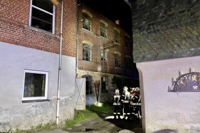 Gebäude stürzt zusammen in Grünhain-Beierfeld - Grünhain-Beierfeld: Industriegebäude stützt ein Foto: Daniel Unger 