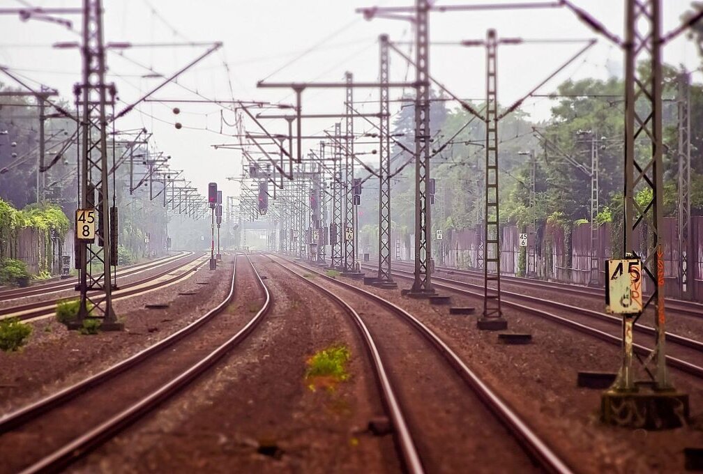 Gefährlicher Eingriff in den Bahnverkehr und Buntmetalldiebstahl - Symbolbild. Foto: pixabay / MichaelGaida