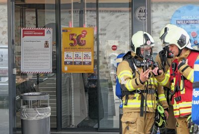 Gefährlicher Gasaustritt in Einkaufsmarkt: Einsatzkräfte verhindern Schlimmeres - In einem Grimmaer Supermarkt kam es zum Gasaustritt. Foto: Sören Müller