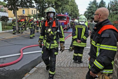 Gefährlicher Kellerbrand in Radebeul - Die Feuerwehr konnte den Brand zügig unter Kontrolle bringen. Foto: Roland Halkasch