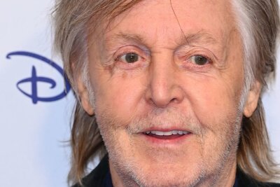 Sir Paul McCartney äußert Zweifel am Einsatz von KI, um aus den Demos seines verstorbenen Bandkollegen John Lennon "neue" Songs zu produzieren.