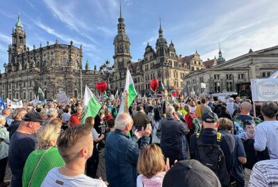 Gegen die Energiepreise: Regierungskritische Demo in Dresden - Am Samstag fand eine Großdemo gegen Energiepolitik in Dresden statt. Foto: B&S/Bernd März