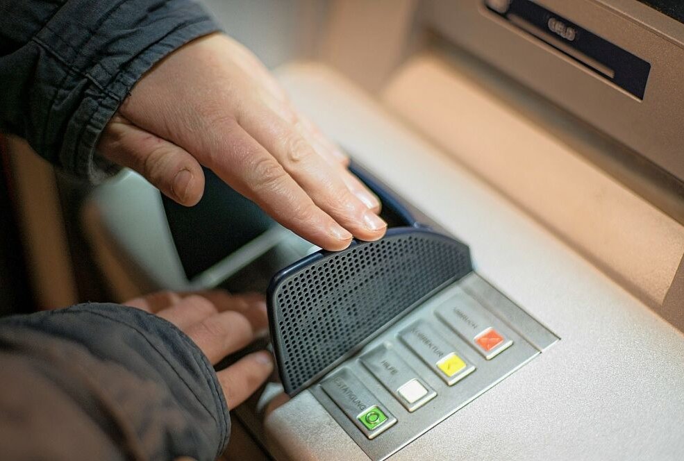 Geldautomaten in Dresden manipuliert: Tatverdächtige festgenommen - In Dresden wurden Geldautomaten manipuliert. Zwei Verdächtige konnten verhaftet werden. Foto. pixabay