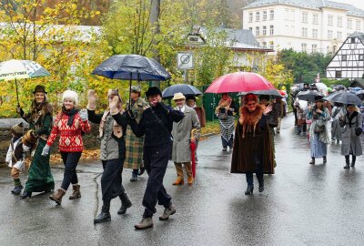 Gelenauer Carnevalsverein will Partyszene im Ort langfristig beleben - Viele historische Gewänder waren zu bestaunen. Foto: Andreas Bauer