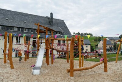 Gelenauer Investition bringt Kinder zum Strahlen - Der Spielplatz befindet sich direkt neben dem Gelenauer Hortgebäude. Foto: Andreas Bauer