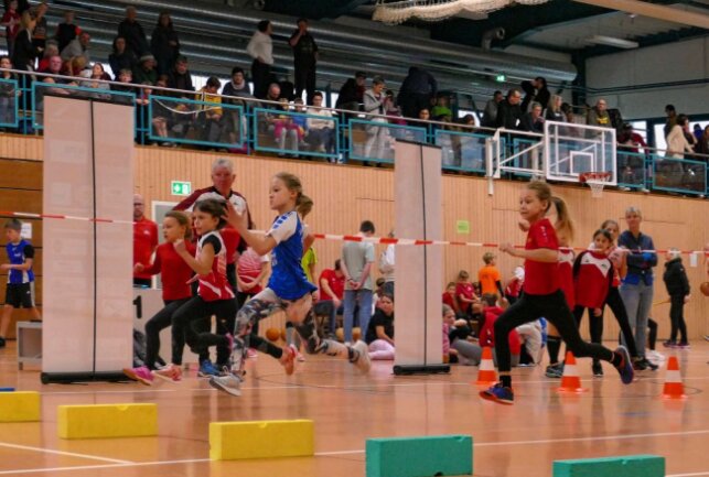 Gelenauer Nikolaus-Sportfest begeistert mehr als 160 Kinder - Eine von vier Disziplinen war der 30-Meter-Sprint. Foto: Andreas Bauer