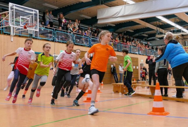Gelenauer Nikolaus-Sportfest begeistert mehr als 160 Kinder - Es galt, die letzten Kräfte zu mobilisieren. Foto: Andreas Bauer