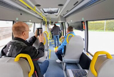 Gelenauer Ortsbus soll zu einem E-Bus werden - Die getesteten Busse verfügen über 13 Sitz- und 9 Stehplätze. Foto: Andreas Bauer