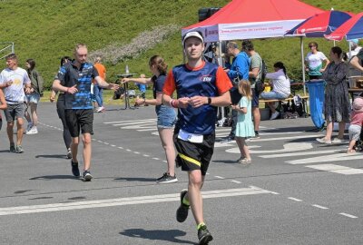 Gemeinsam stark: Über hundert Läufer unterstützen guten Zweck bei Charity-Lauf in Zwickau - Christian Schmiedel hat bei den Männern gewonnen. Foto: Ralf Wendland