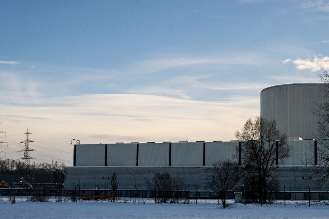 Gericht erlaubt weiter Atommülllagerung in Gundremmingen - In dieser Halle auf dem Gelände des früheren Kernkraftwerks Gundremmingen wird der Atommüll gelagert.