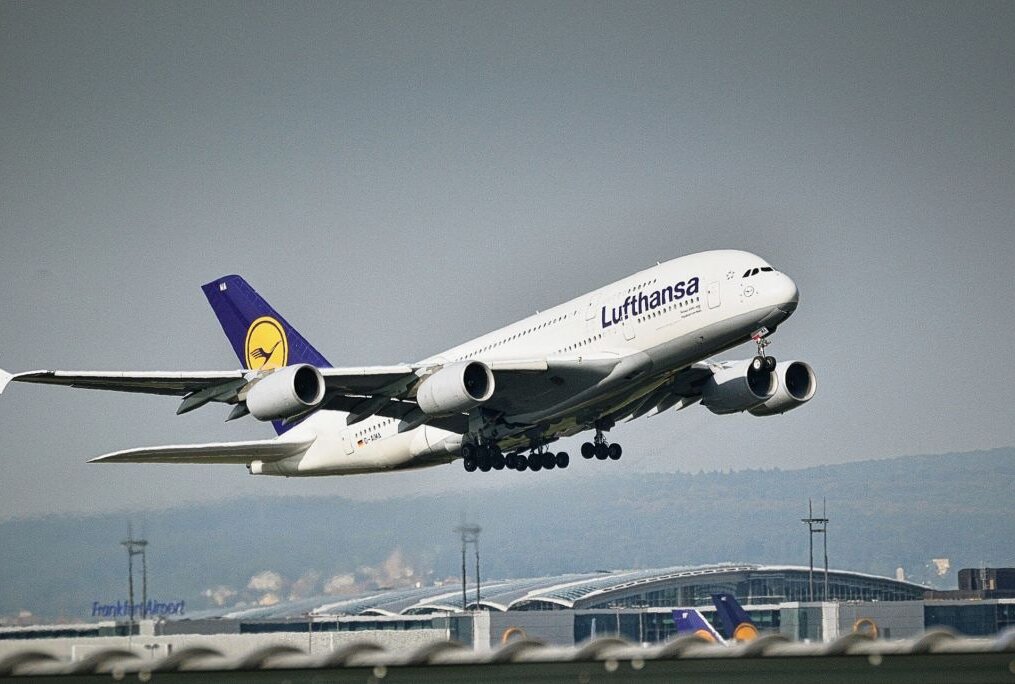 Lufthansa ändert die Begrüßung von "Damen und Herren" zu einer geschlechtsneutralen Variante Foto: pixabay
