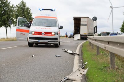 Schwerer Unfall auf Autobahnzubringer bei Hartenstein. Foto: Niko Mutschmann