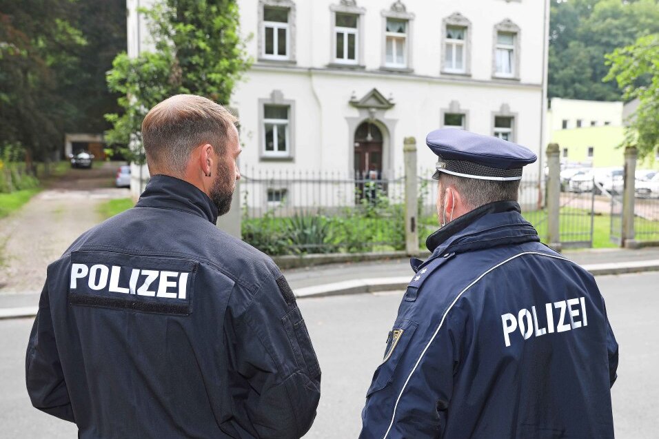 Gewaltverbrechen in Werdau: Stand der vermeintliche Täter unter Drogen? - Die Polizei hat die Ermittlungen aufgenommen.